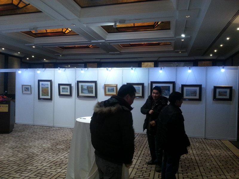 八棱柱掛畫(huà)展板