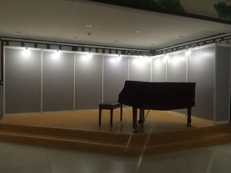 八棱柱掛畫(huà)展板