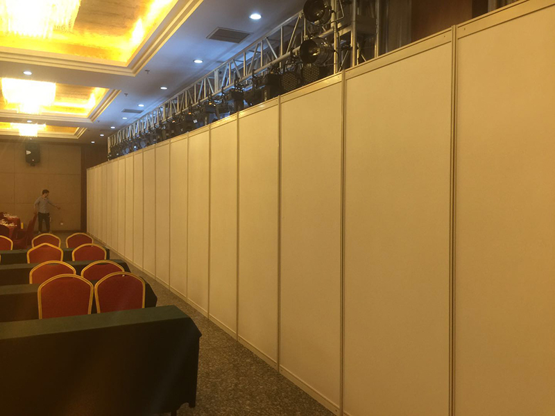 八棱柱掛畫(huà)展板