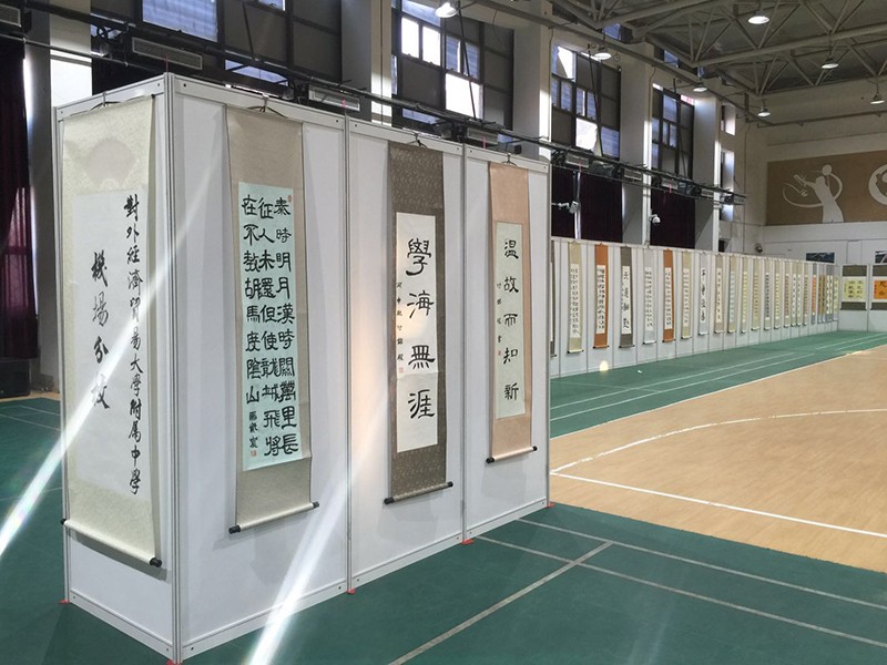 八棱柱掛畫(huà)展板
